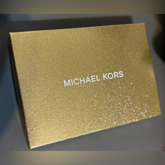 Michael Kors Travel Set - Picture 12 of 13